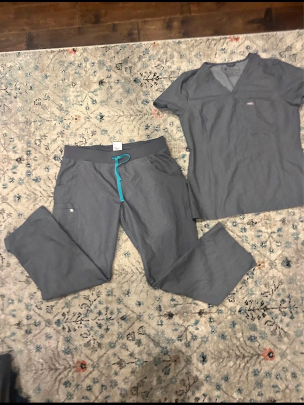 Figs Women's Straight Leg Scrub Set in Charcoal grey with Teal Drawstring LG/P
